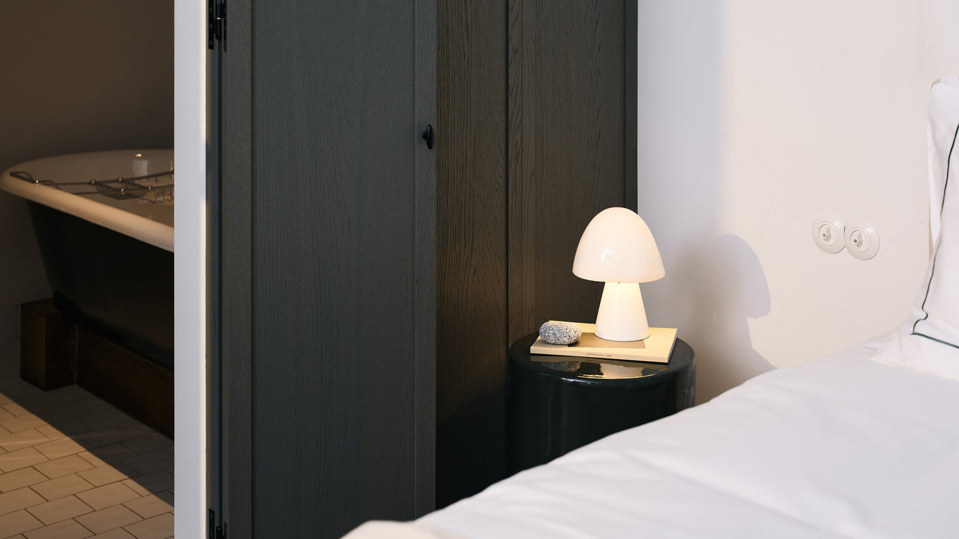 Styling Bedside Tables: The Role of the Lamp
