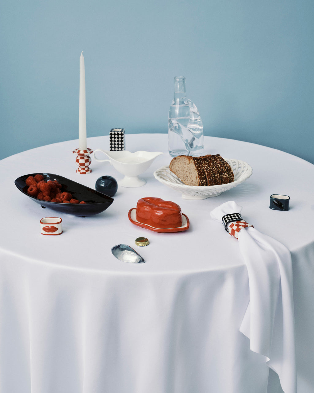 Plato con tapa rojo - labios blancos Les Objets Mouleversants