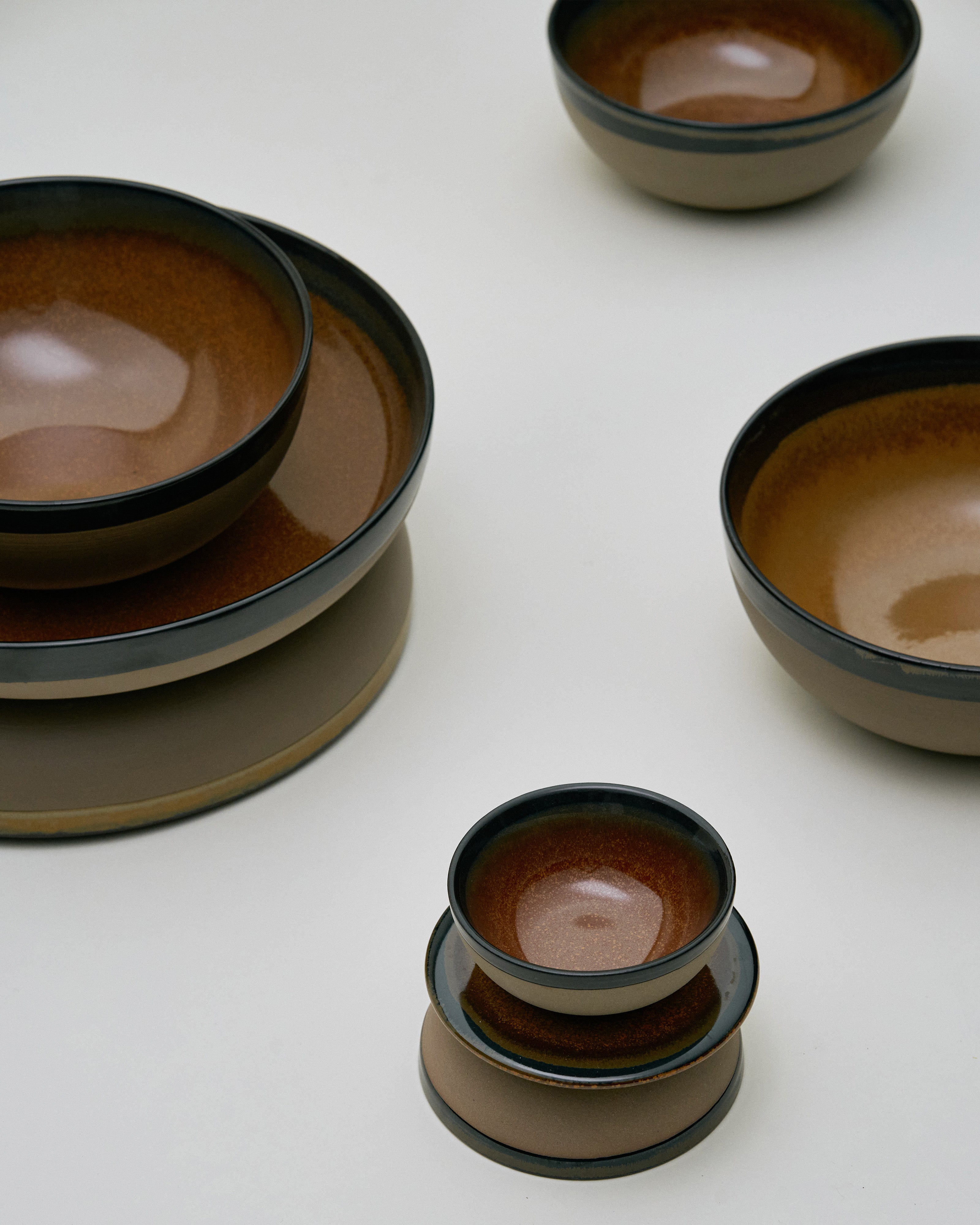 nuutajarvi vintage Sargasso(ブラウン)N559ベース Serving plate rusty brown Surface – SERAX