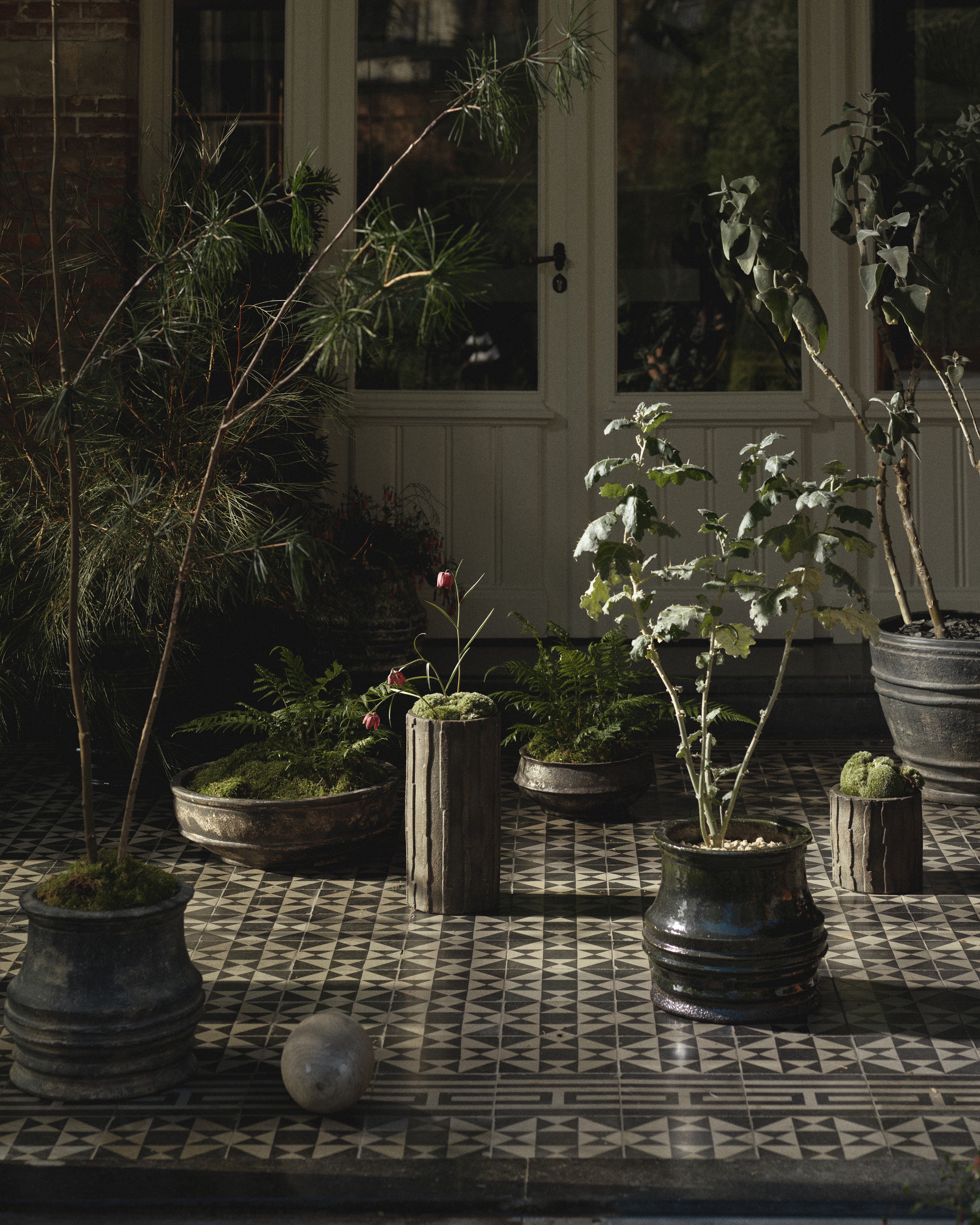 Planter 01 M black Mesa – SERAX