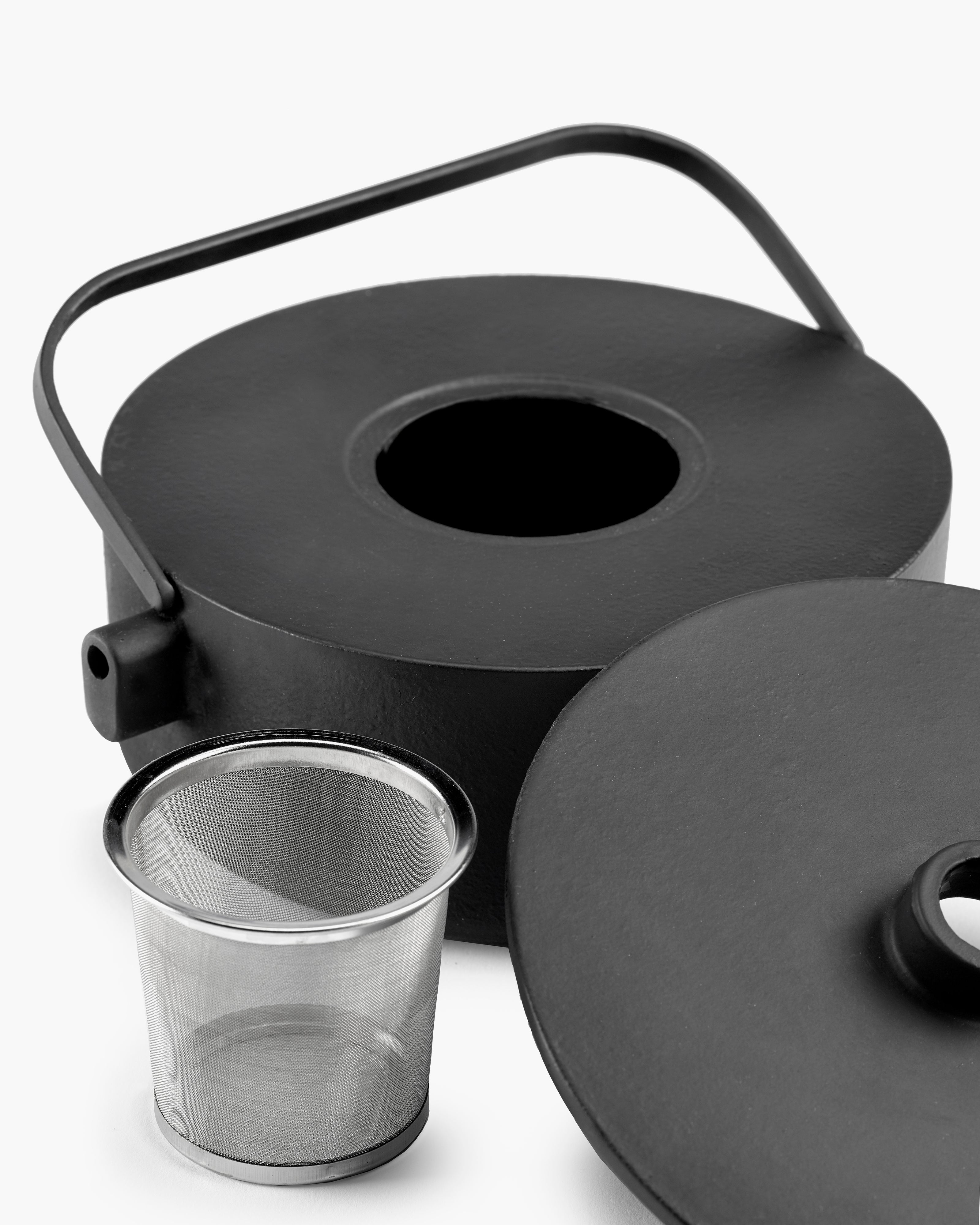 Cera Pot チャコールブラック網付き Tea pot cast iron black Collage – SERAX
