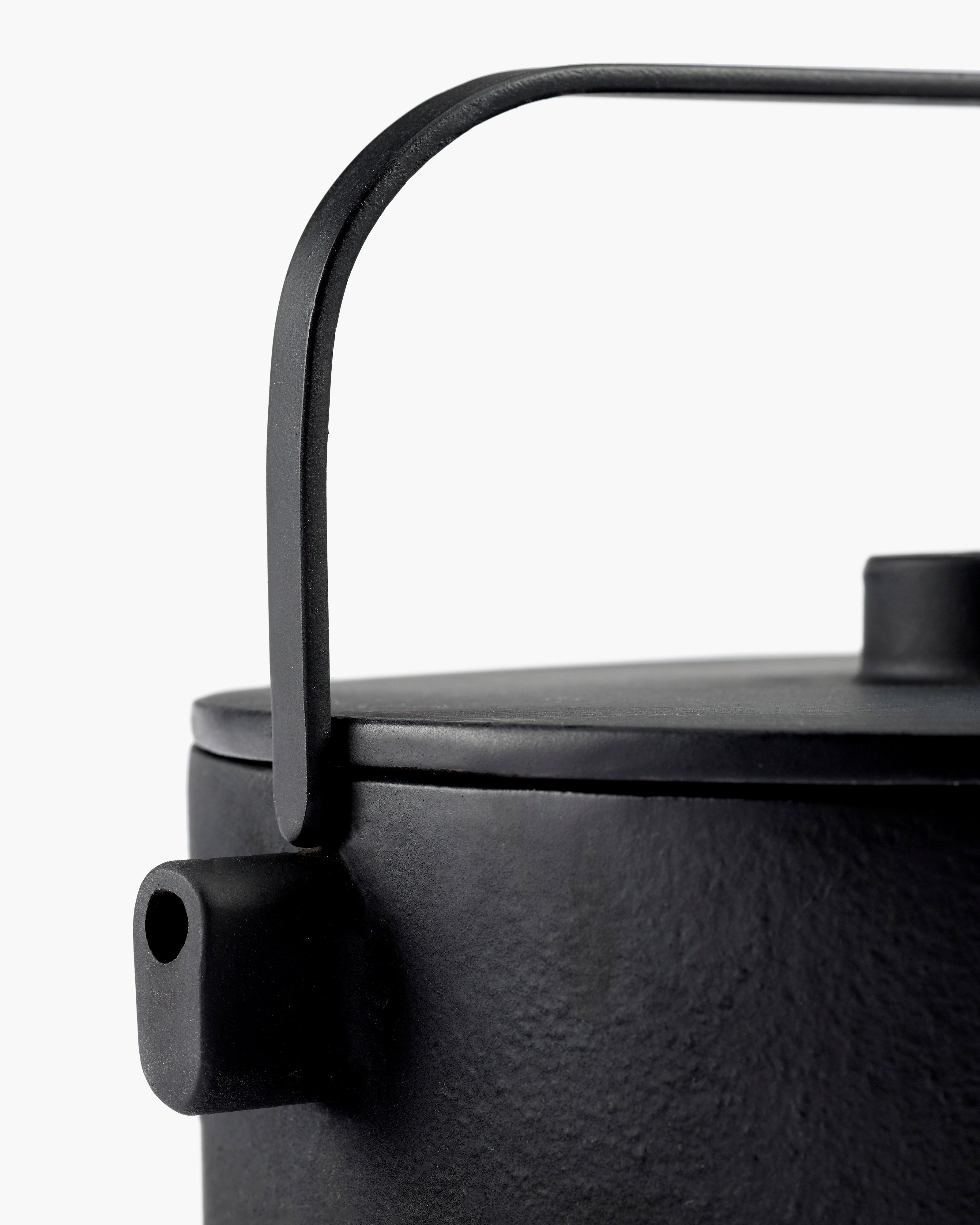 Tea pot cast iron black Collage – SERAX