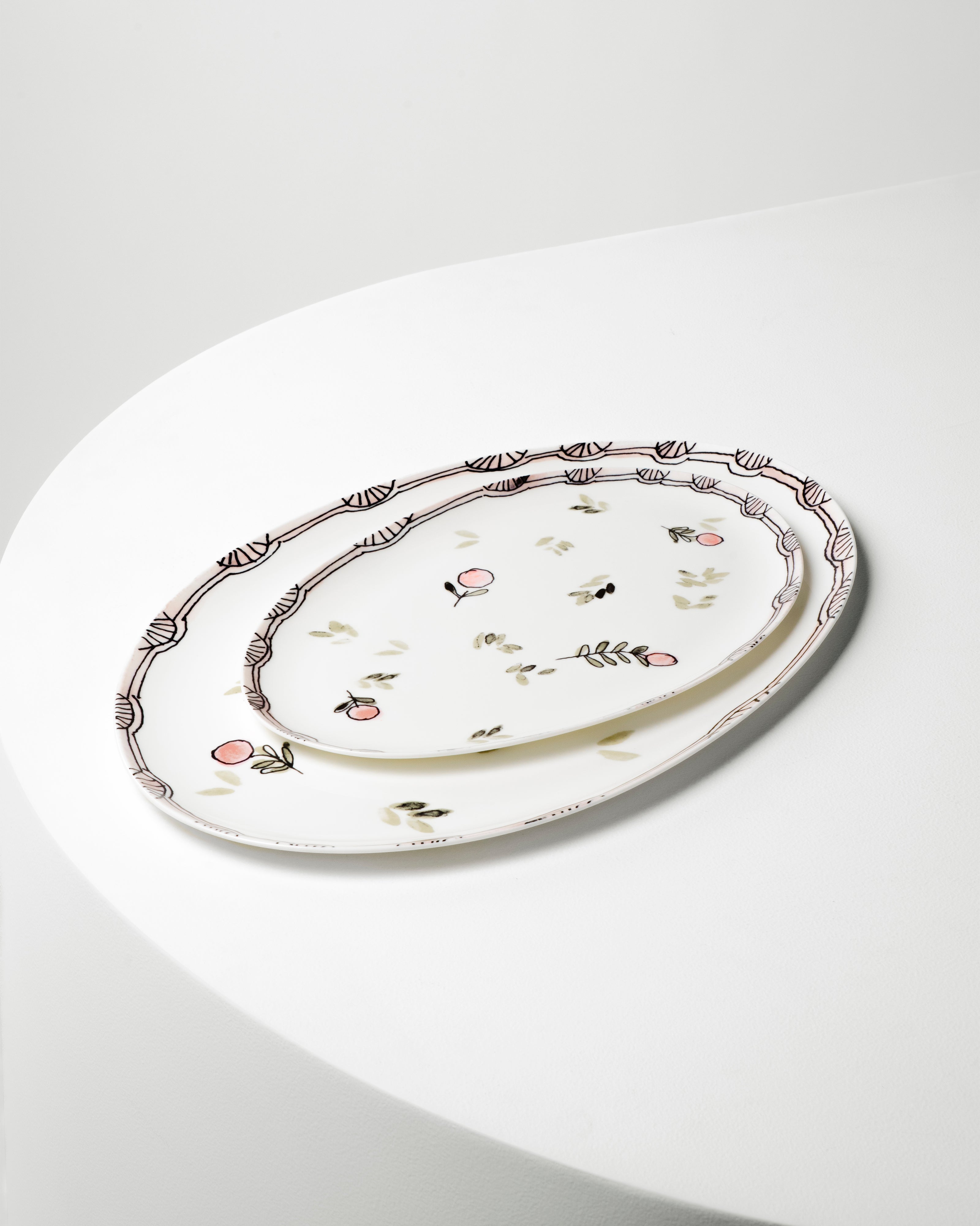 Oval plate °2 S Mirtillo nude Midnight Flowers – SERAX