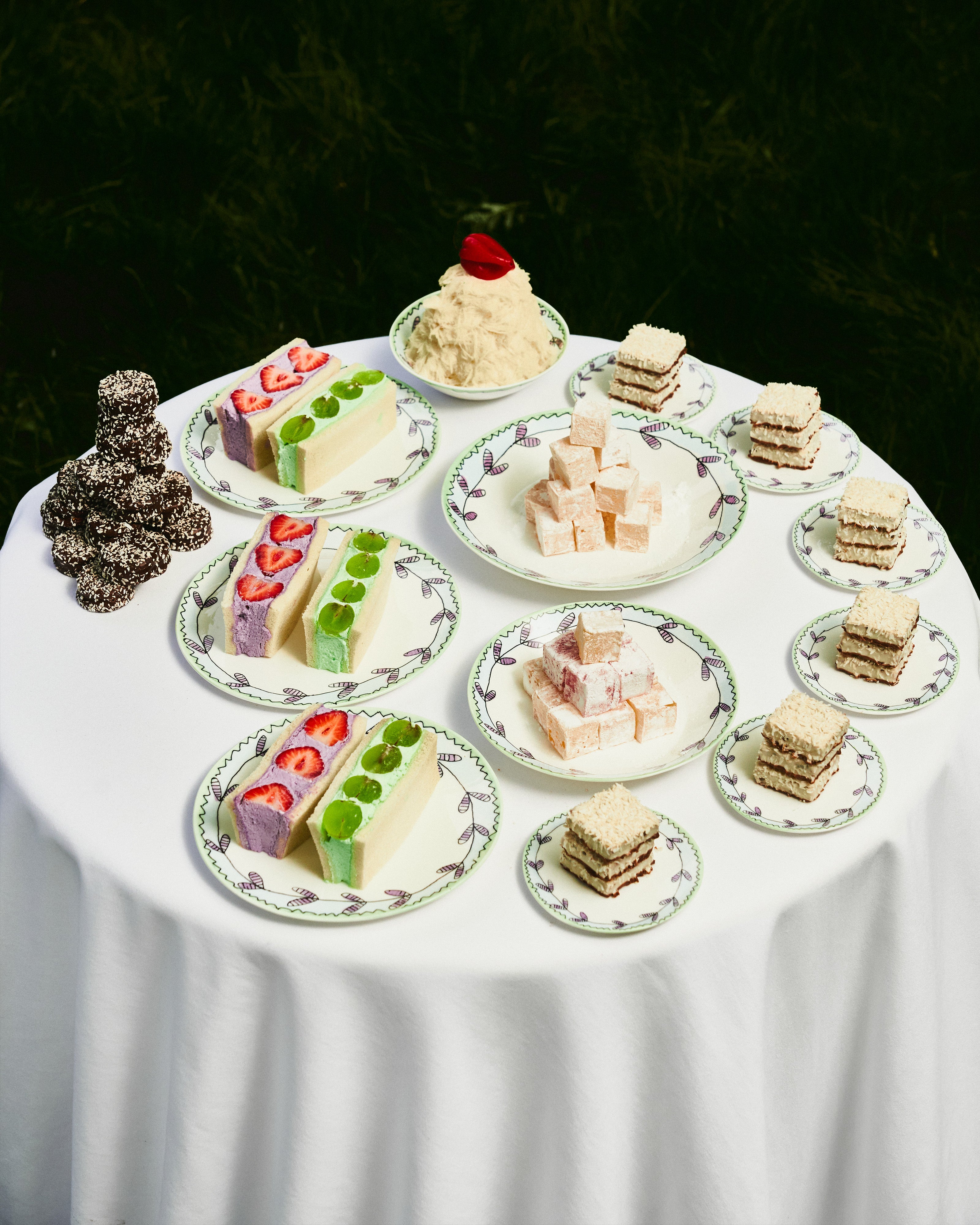 Deep plate M Blossom milk Midnight Flowers – SERAX