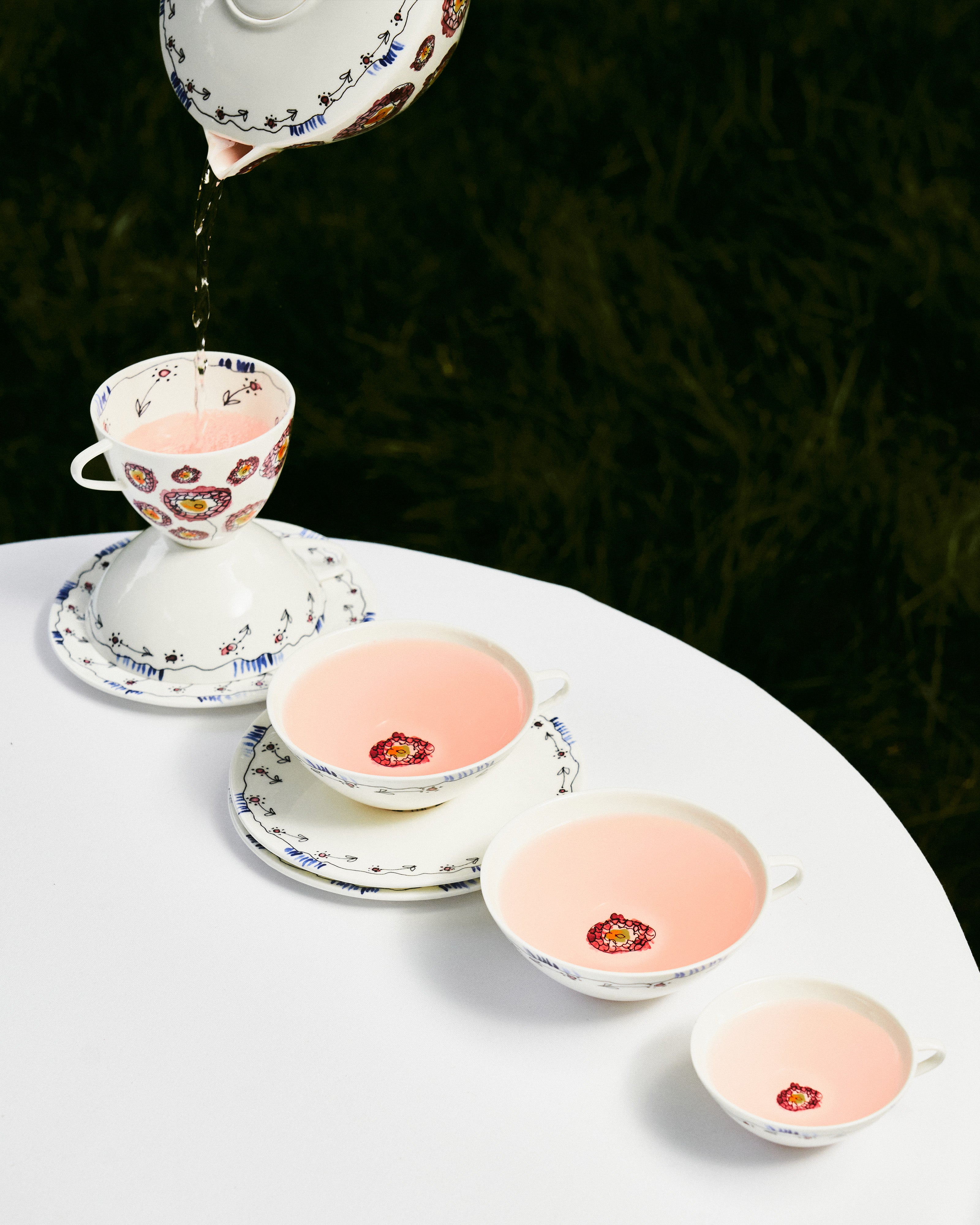 Tea cup with saucer Anemone milk Midnight Flowers – SERAX